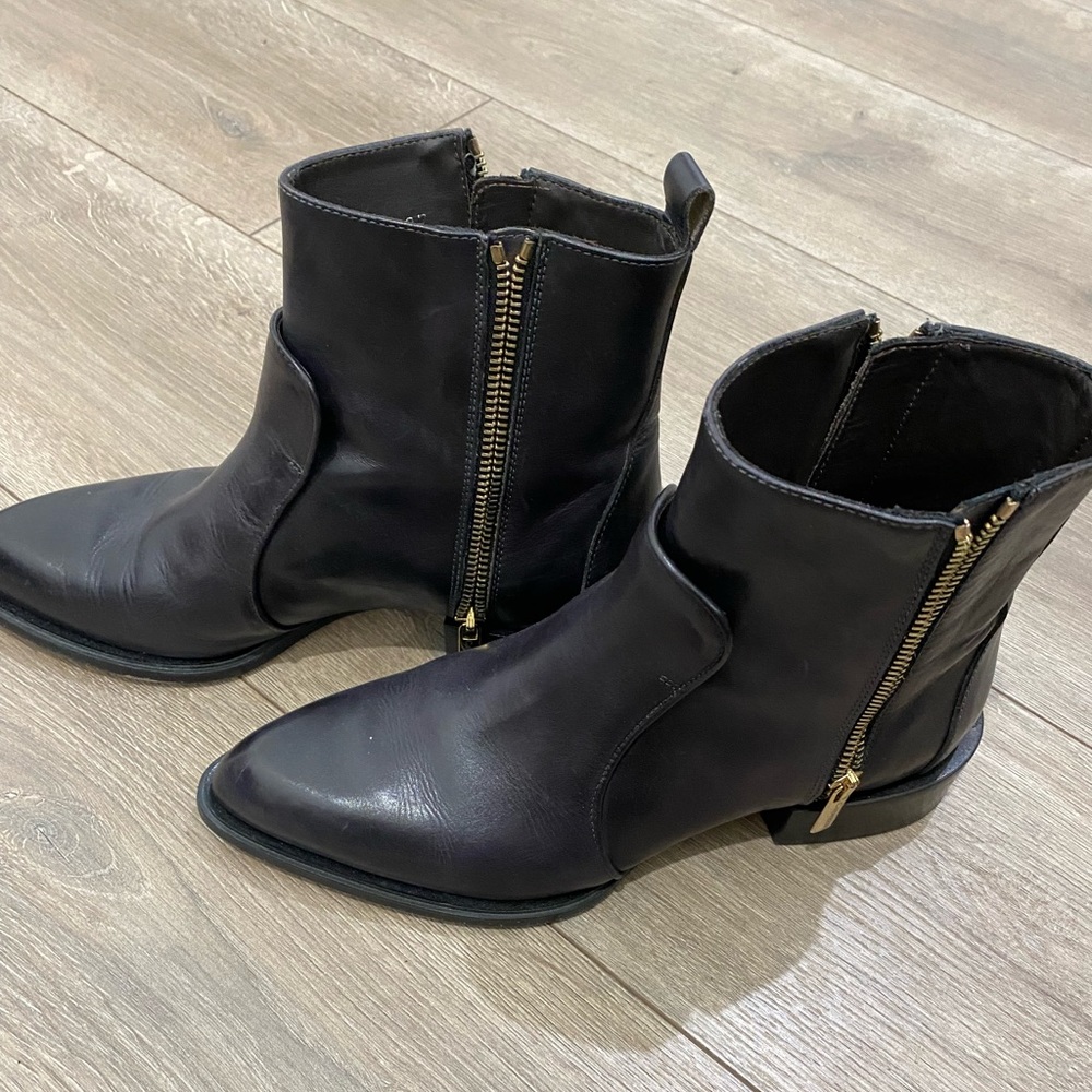 ⚡️⬇️PRICE⬇️• CAPEZZANI - Ankle Zip up Boots - Black - size 37 ~ 7